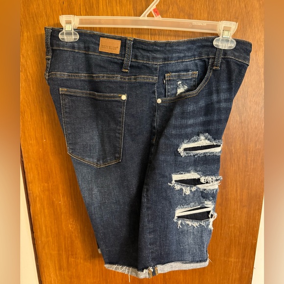 Judy Blue distressed denim Bermuda length shorts, size 1X, gently used condition - Picture 7 of 10